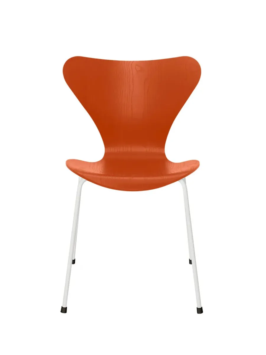 3107 Serie 7 stol i farvet ask af Arne Jacobsen<Fritz Hansen Sale