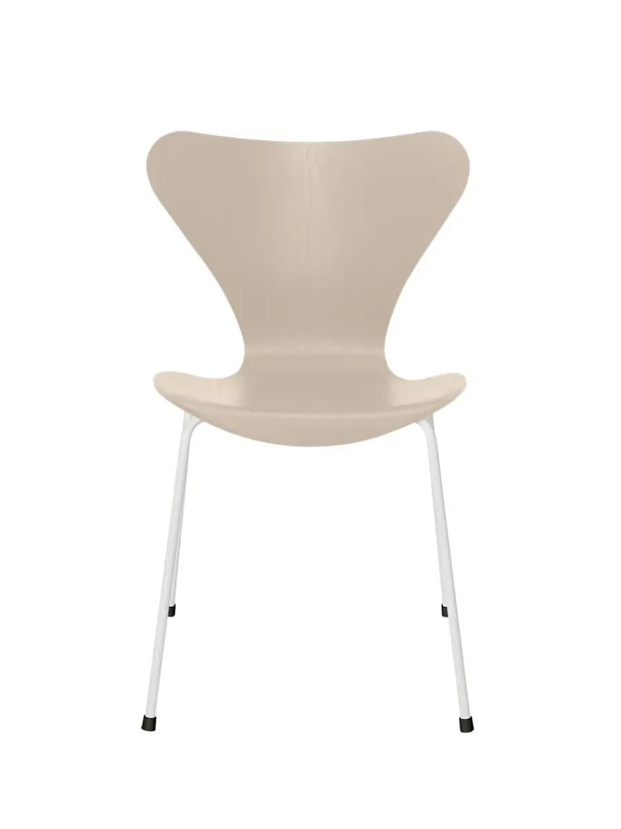3107 Serie 7 stol i farvet ask af Arne Jacobsen<Fritz Hansen Sale