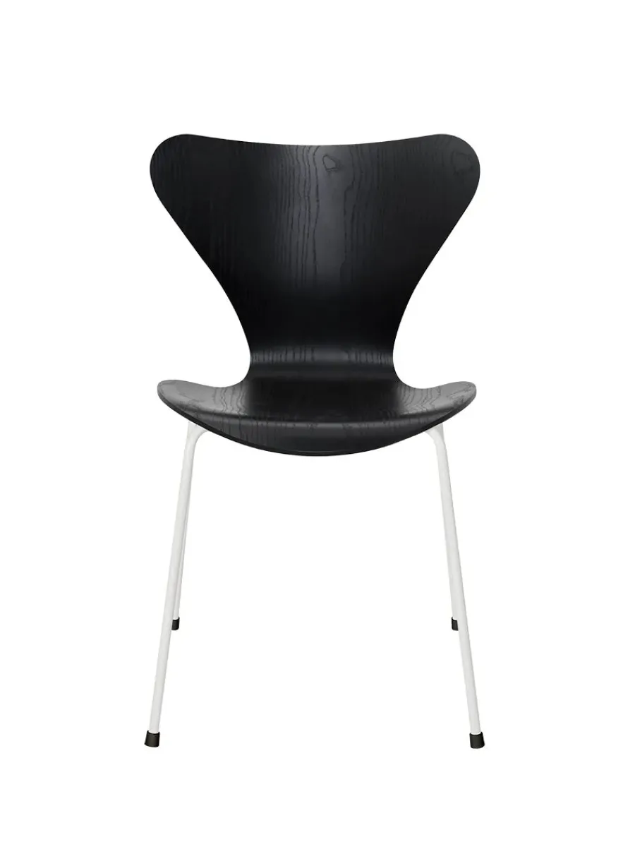 3107 Serie 7 stol i farvet ask af Arne Jacobsen<Fritz Hansen Sale