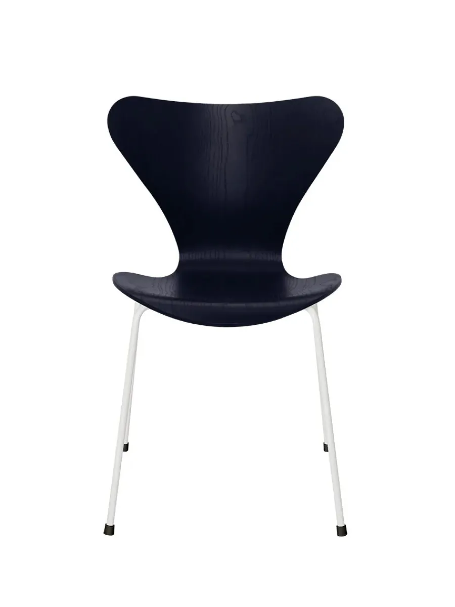 3107 Serie 7 stol i farvet ask af Arne Jacobsen<Fritz Hansen Sale