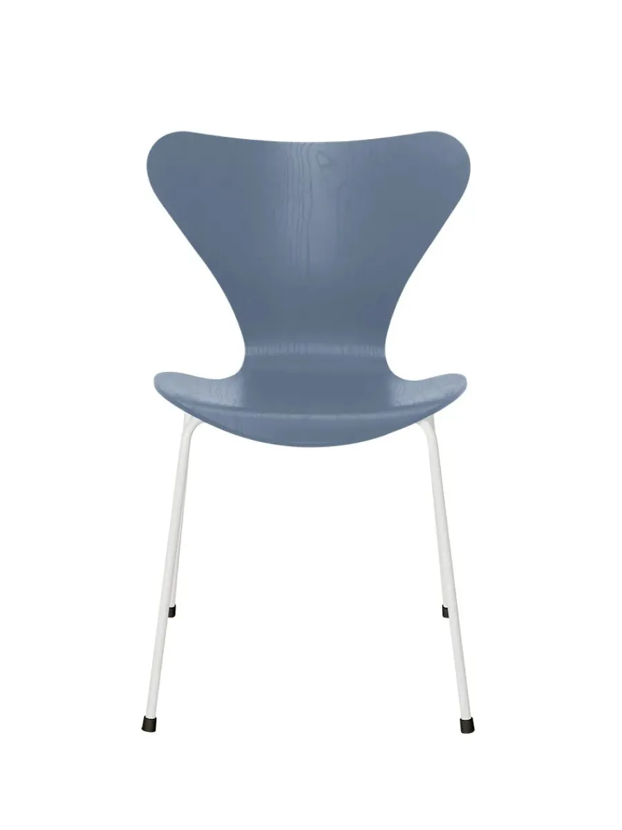 3107 Serie 7 stol i farvet ask af Arne Jacobsen<Fritz Hansen Sale