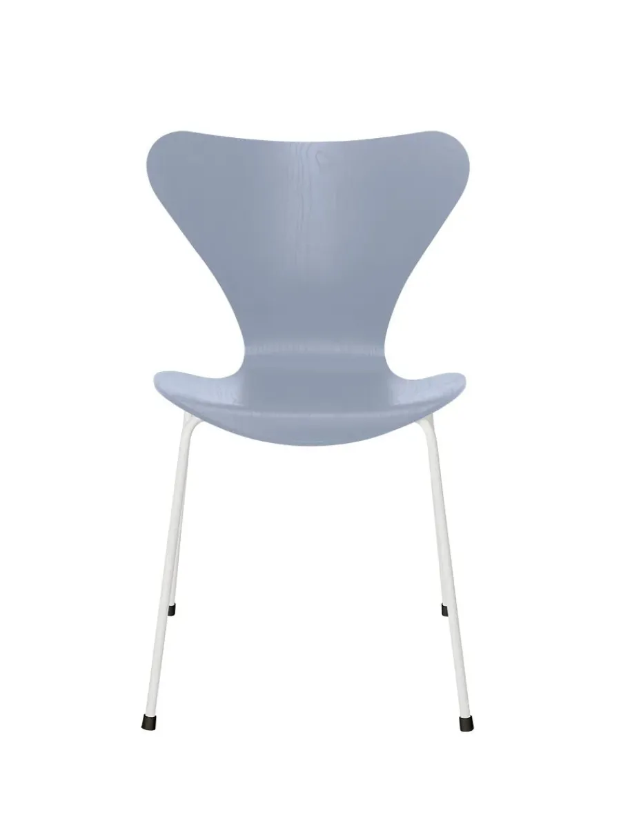 3107 Serie 7 stol i farvet ask af Arne Jacobsen<Fritz Hansen Sale