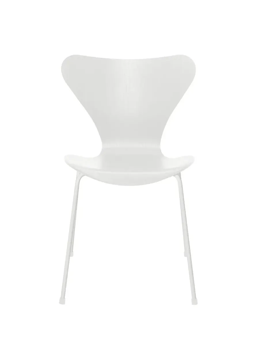 3107 Serie 7 stol i farvet ask af Arne Jacobsen<Fritz Hansen Sale
