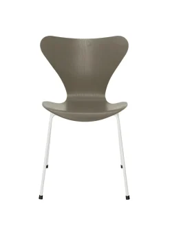 3107 Serie 7 stol i farvet ask af Arne Jacobsen<Fritz Hansen Sale