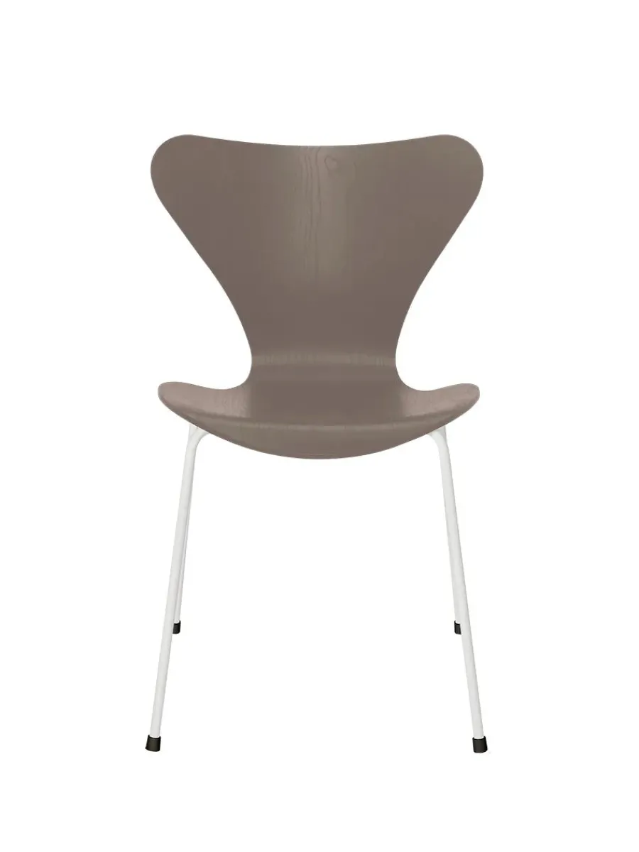 3107 Serie 7 stol i farvet ask af Arne Jacobsen<Fritz Hansen Sale