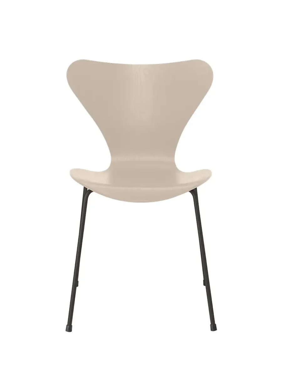 3107 Serie 7 stol i farvet ask af Arne Jacobsen<Fritz Hansen Sale