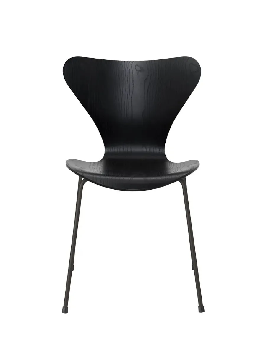 3107 Serie 7 stol i farvet ask af Arne Jacobsen<Fritz Hansen Sale