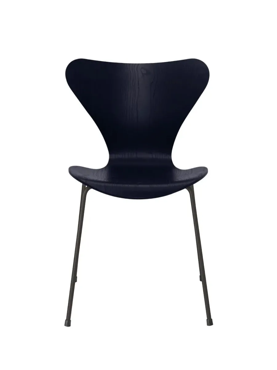 3107 Serie 7 stol i farvet ask af Arne Jacobsen<Fritz Hansen Sale