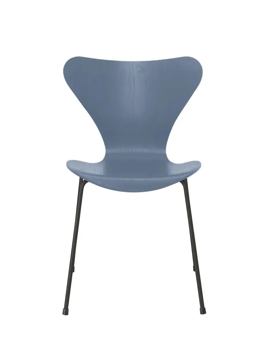 3107 Serie 7 stol i farvet ask af Arne Jacobsen<Fritz Hansen Sale