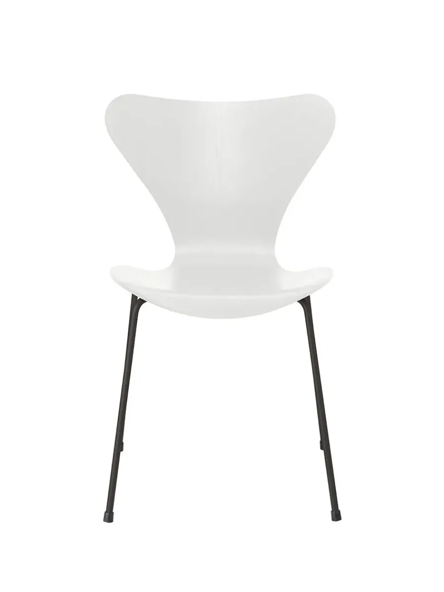 3107 Serie 7 stol i farvet ask af Arne Jacobsen<Fritz Hansen Sale