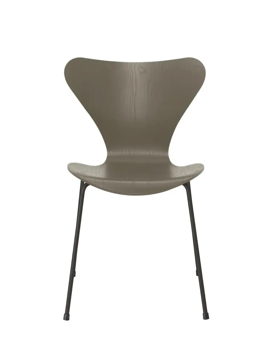 3107 Serie 7 stol i farvet ask af Arne Jacobsen<Fritz Hansen Sale