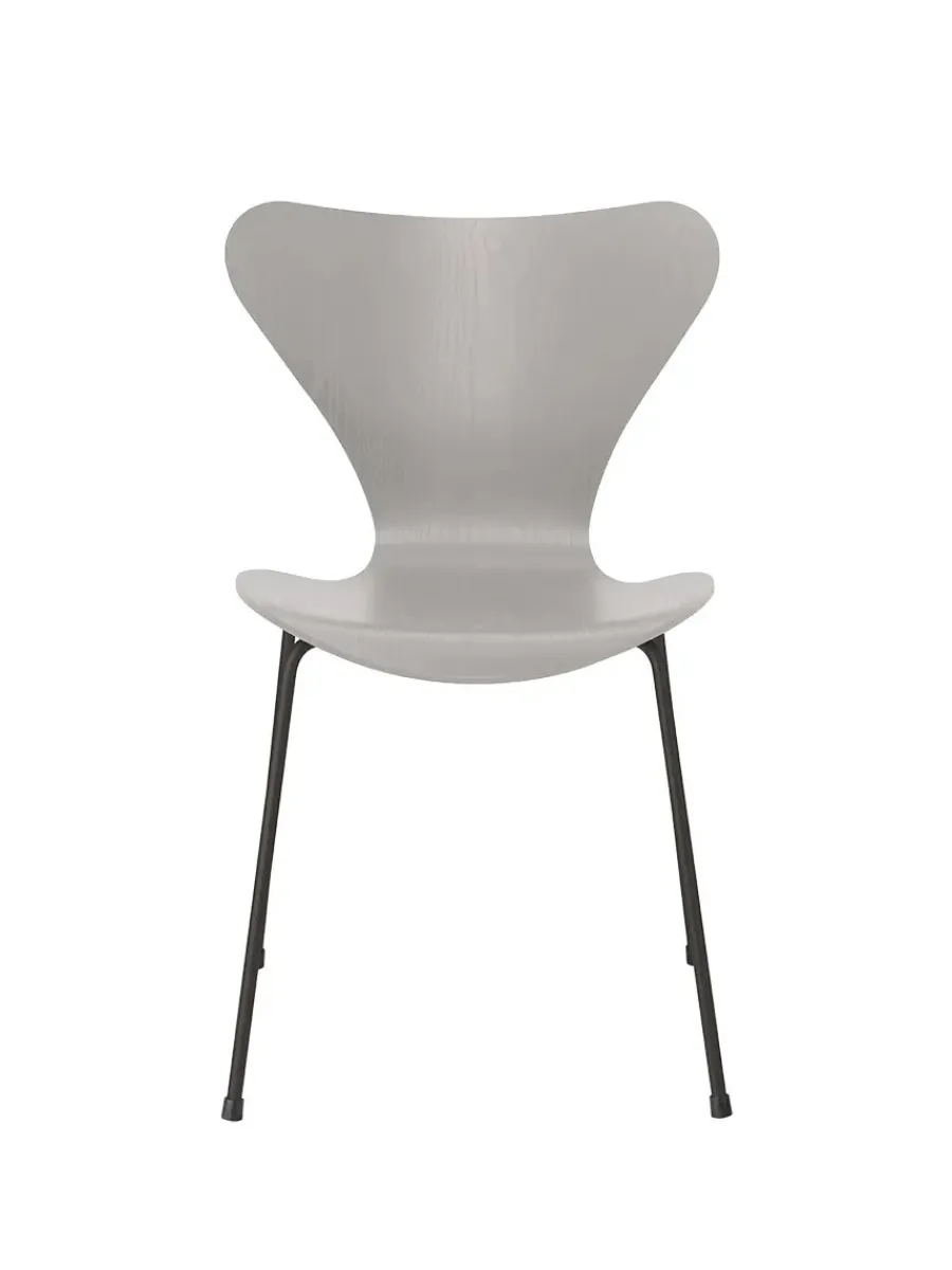 3107 Serie 7 stol i farvet ask af Arne Jacobsen<Fritz Hansen Sale