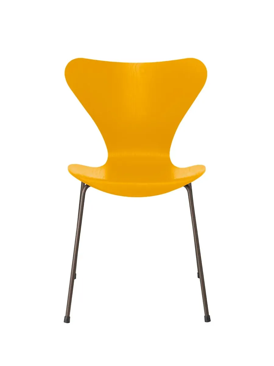 3107 Serie 7 stol i farvet ask af Arne Jacobsen<Fritz Hansen Sale