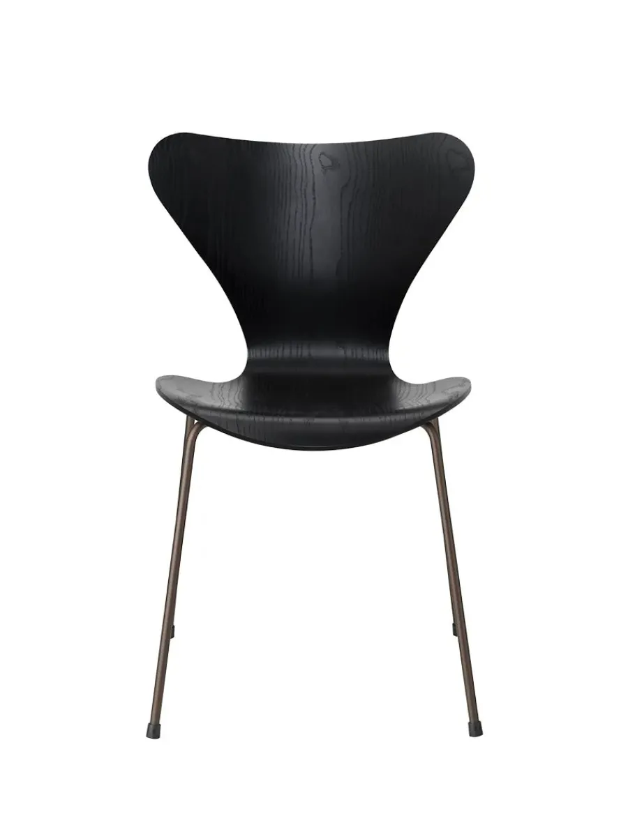 3107 Serie 7 stol i farvet ask af Arne Jacobsen<Fritz Hansen Sale