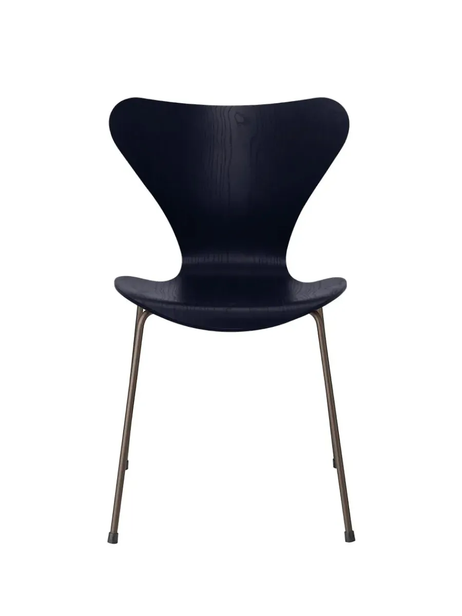 3107 Serie 7 stol i farvet ask af Arne Jacobsen<Fritz Hansen Sale
