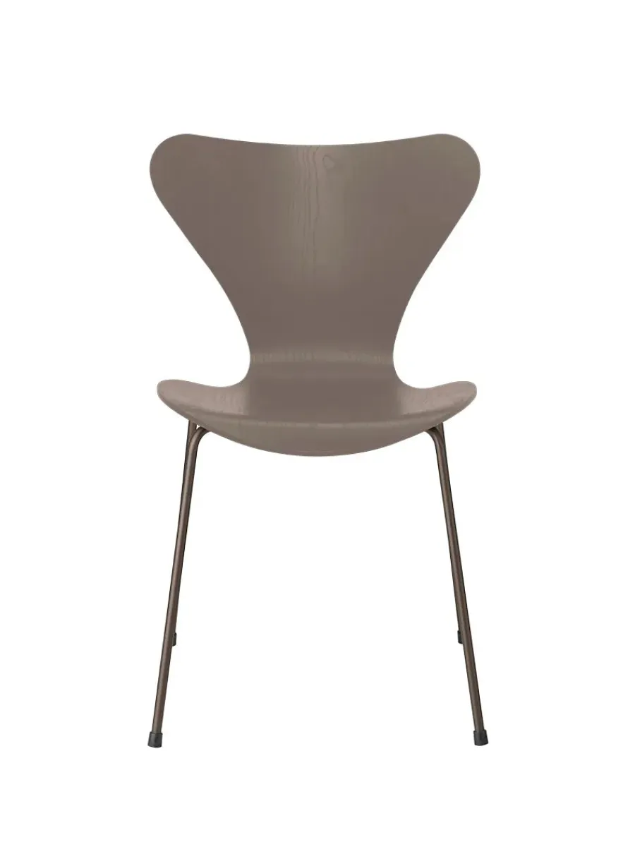 3107 Serie 7 stol i farvet ask af Arne Jacobsen<Fritz Hansen Sale