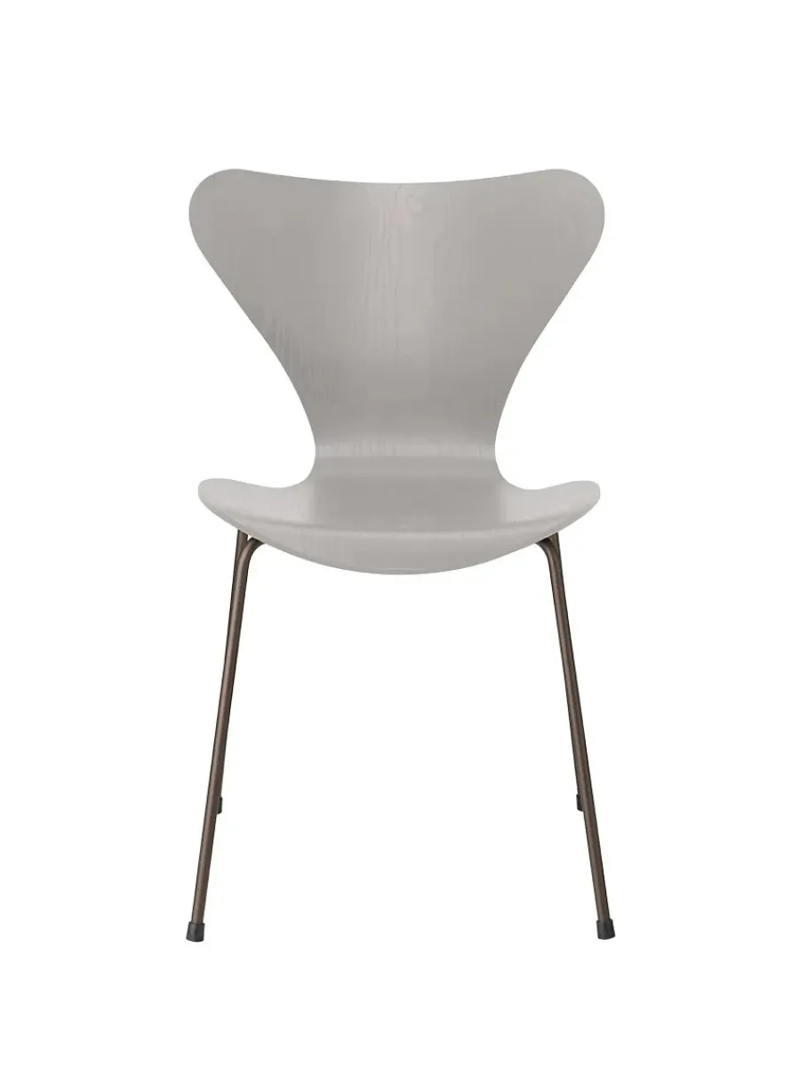 3107 Serie 7 stol i farvet ask af Arne Jacobsen<Fritz Hansen Sale