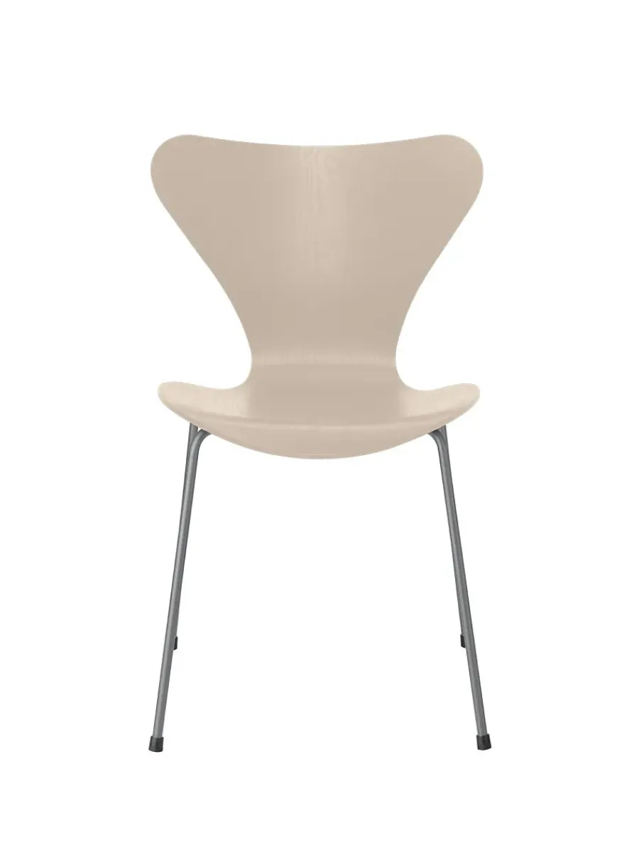 3107 Serie 7 stol i farvet ask af Arne Jacobsen<Fritz Hansen Sale