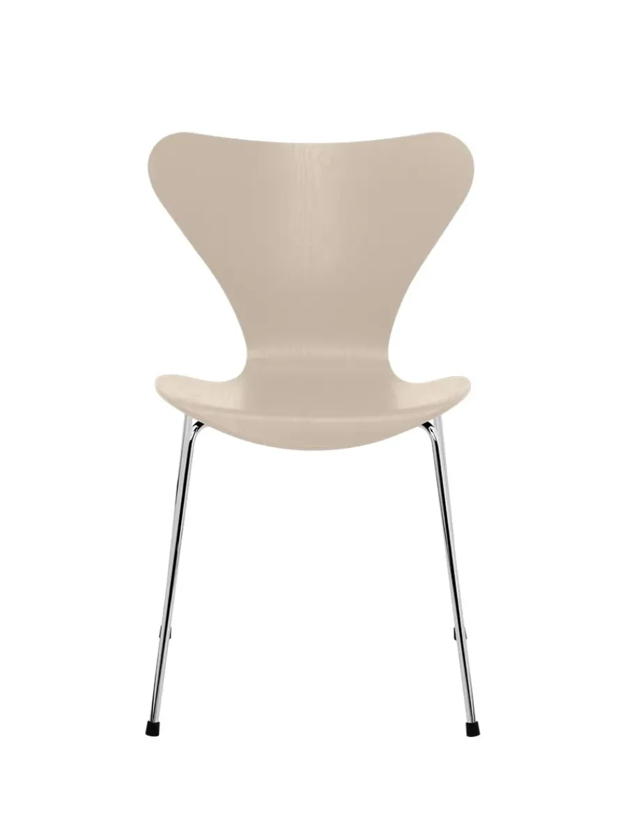 3107 Serie 7 stol i farvet ask af Arne Jacobsen<Fritz Hansen Sale