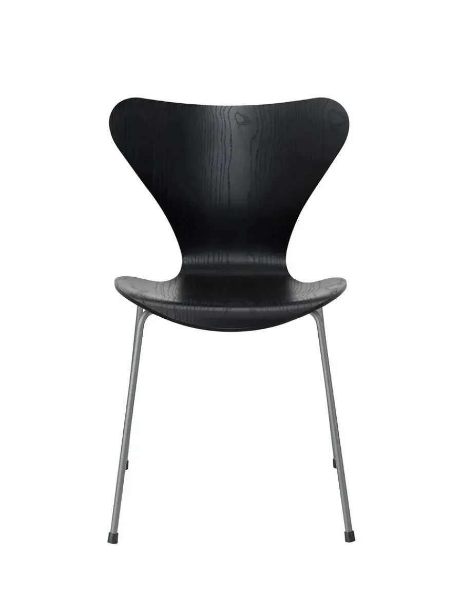 3107 Serie 7 stol i farvet ask af Arne Jacobsen<Fritz Hansen Sale