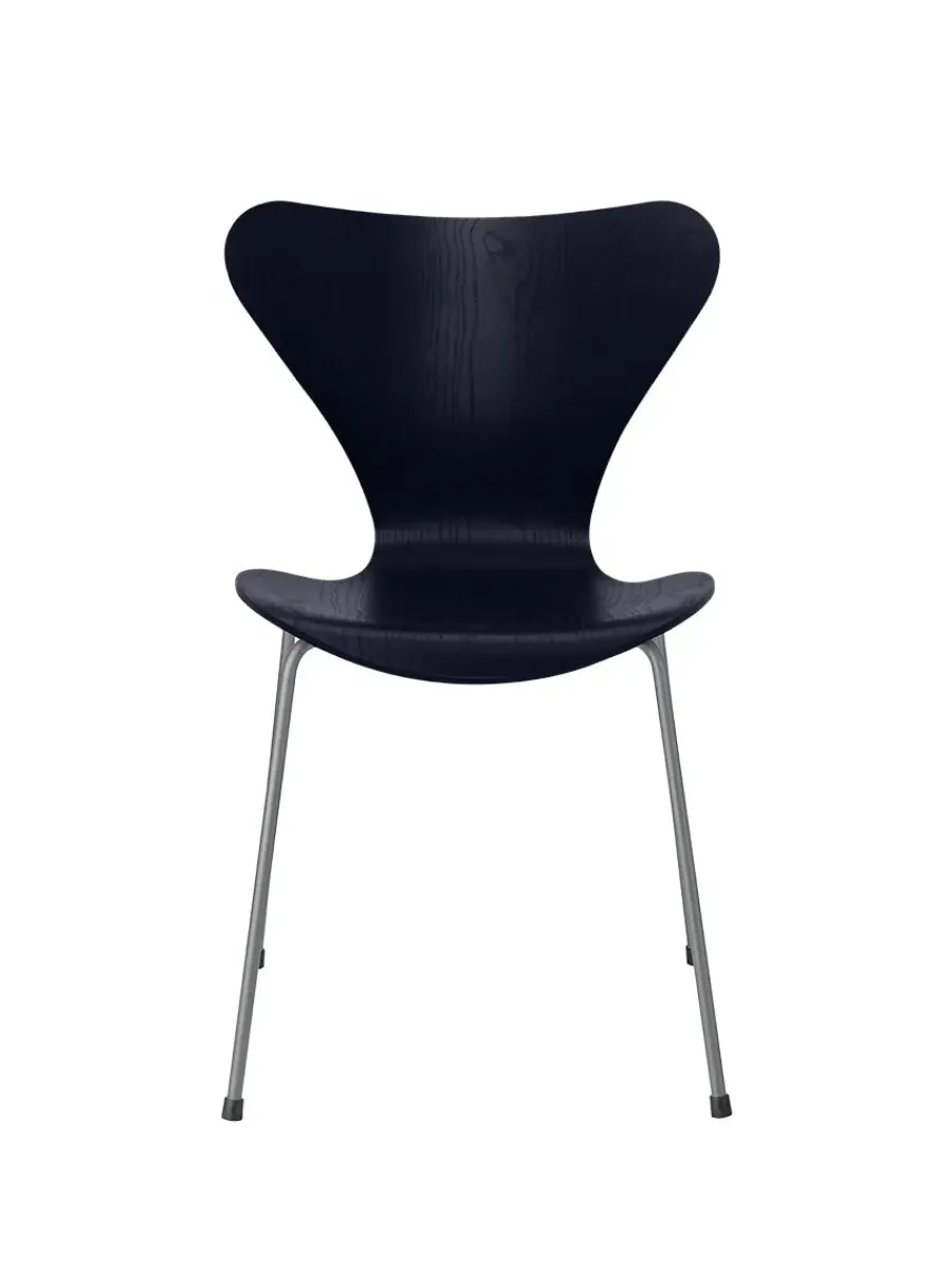 3107 Serie 7 stol i farvet ask af Arne Jacobsen<Fritz Hansen Sale