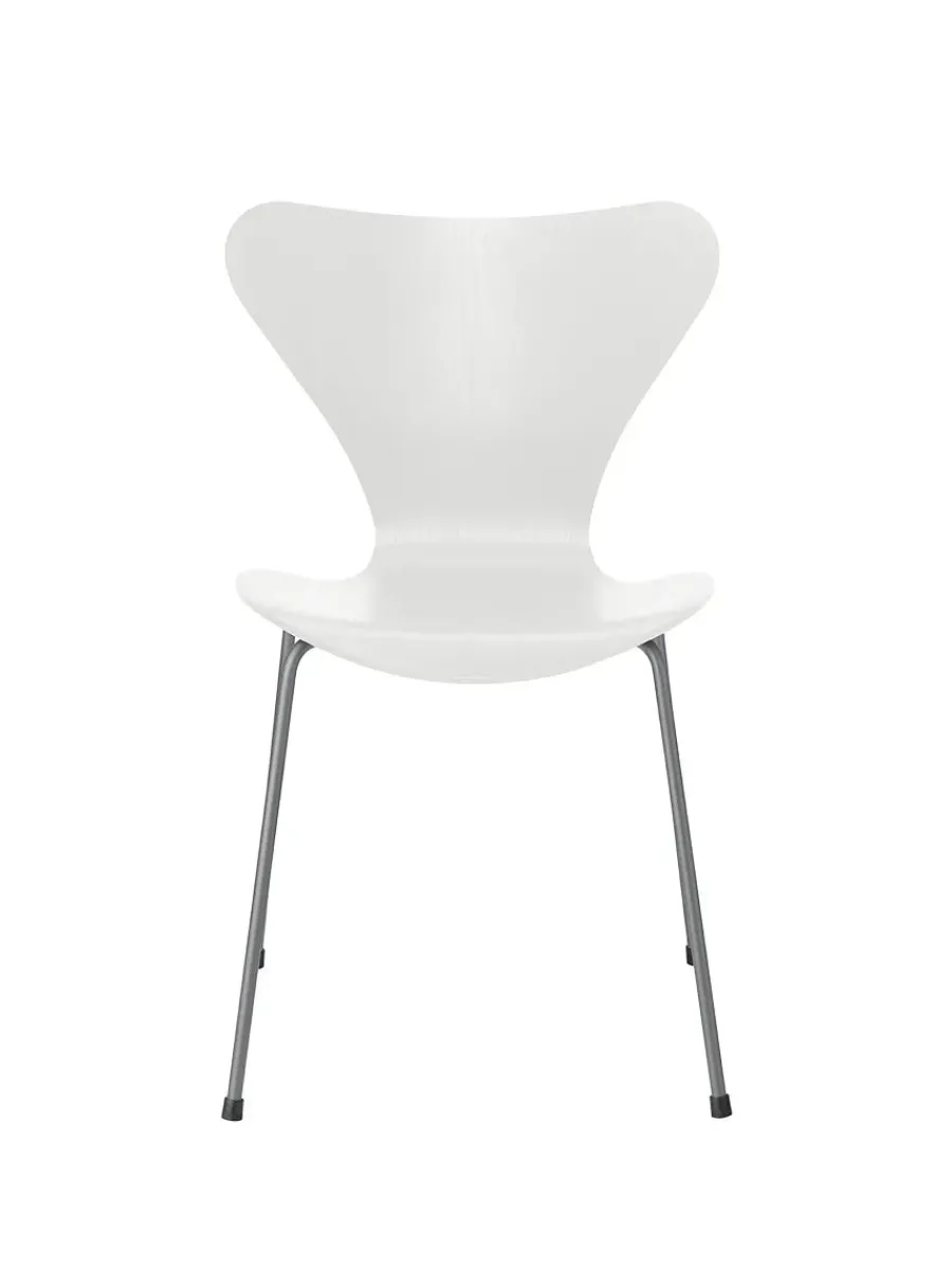 3107 Serie 7 stol i farvet ask af Arne Jacobsen<Fritz Hansen Sale