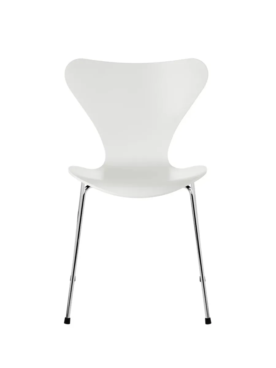3107 Serie 7 stol lakeret af Arne Jacobsen<Fritz Hansen Online