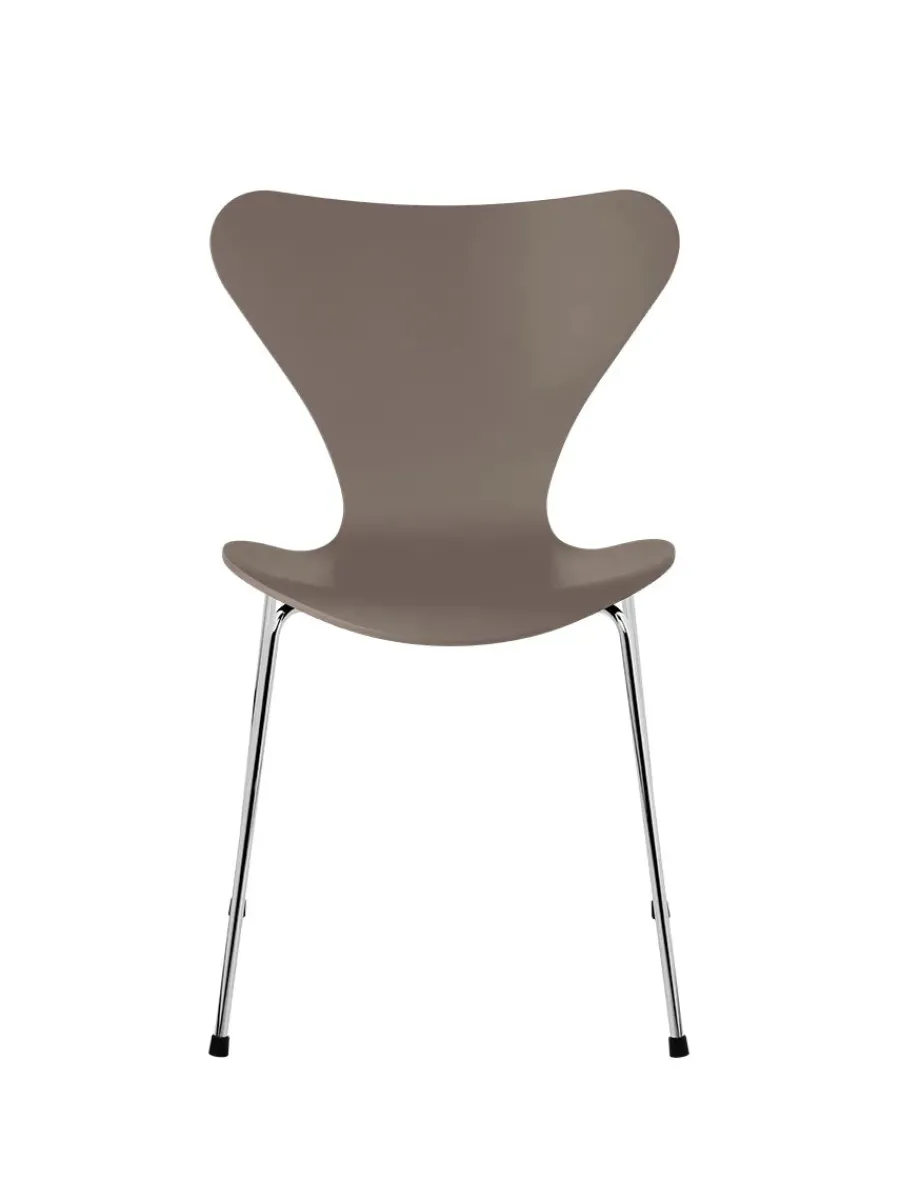 3107 Serie 7 stol lakeret af Arne Jacobsen<Fritz Hansen Online