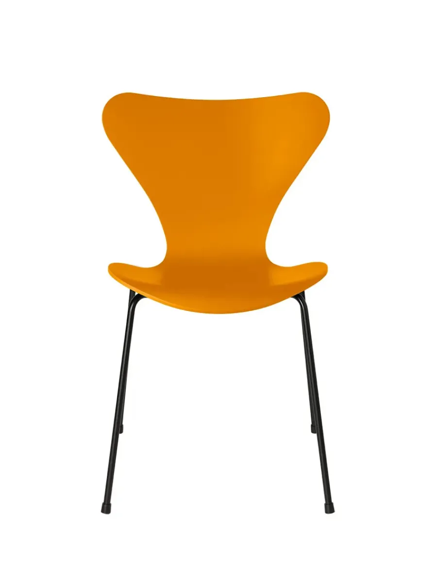 3107 Serie 7 stol lakeret af Arne Jacobsen<Fritz Hansen Online