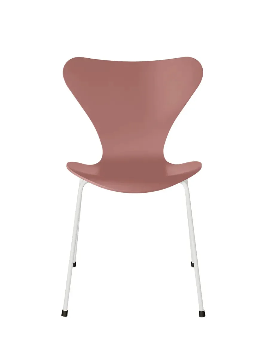 3107 Serie 7 stol lakeret af Arne Jacobsen<Fritz Hansen Online