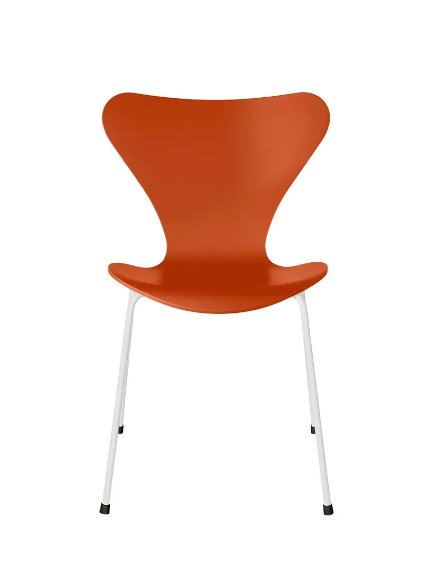 3107 Serie 7 stol lakeret af Arne Jacobsen<Fritz Hansen Online