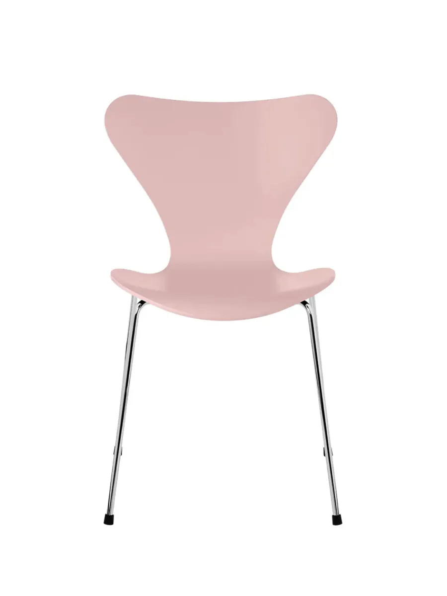 3107 Serie 7 stol lakeret af Arne Jacobsen<Fritz Hansen Online