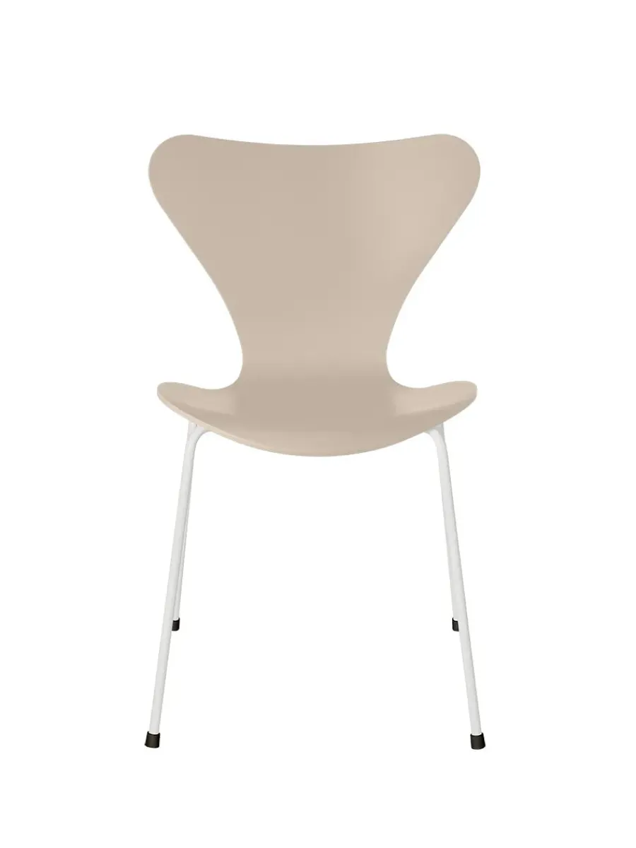 3107 Serie 7 stol lakeret af Arne Jacobsen<Fritz Hansen Online
