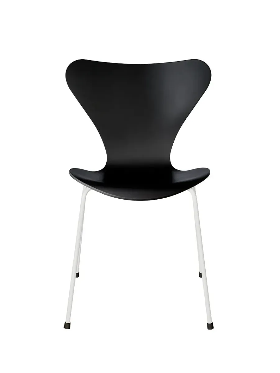 3107 Serie 7 stol lakeret af Arne Jacobsen<Fritz Hansen Online