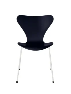 3107 Serie 7 stol lakeret af Arne Jacobsen<Fritz Hansen Online