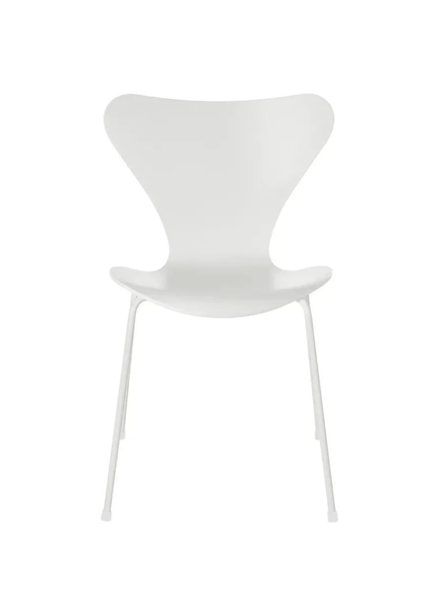 3107 Serie 7 stol lakeret af Arne Jacobsen<Fritz Hansen Online