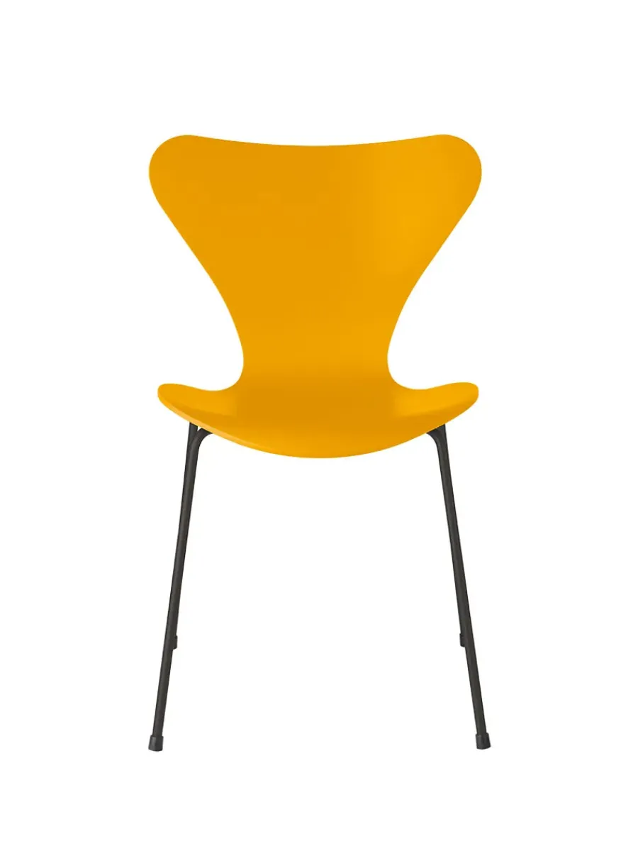3107 Serie 7 stol lakeret af Arne Jacobsen<Fritz Hansen Online