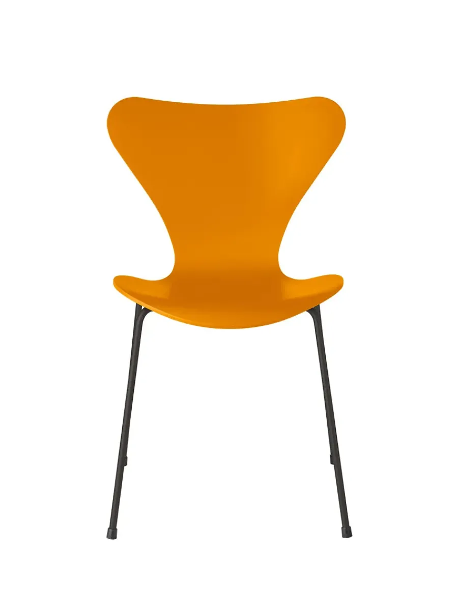 3107 Serie 7 stol lakeret af Arne Jacobsen<Fritz Hansen Online