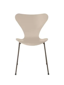 3107 Serie 7 stol lakeret af Arne Jacobsen<Fritz Hansen Online
