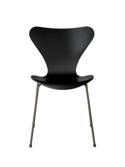 3107 Serie 7 stol lakeret af Arne Jacobsen<Fritz Hansen Online