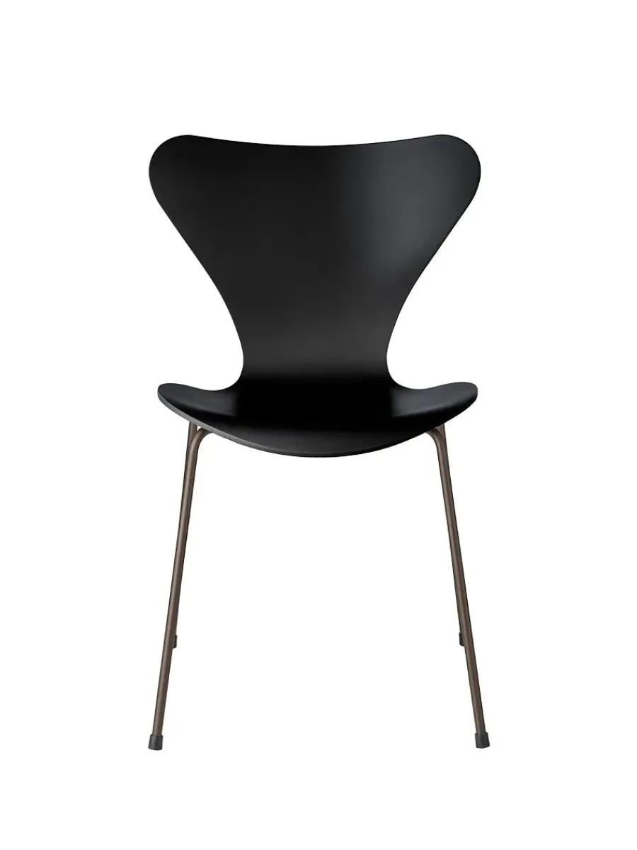 3107 Serie 7 stol lakeret af Arne Jacobsen<Fritz Hansen Online