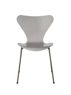 3107 Serie 7 stol lakeret af Arne Jacobsen<Fritz Hansen Online