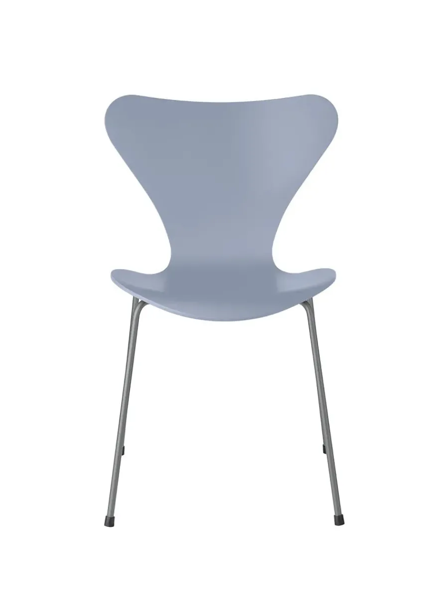 3107 Serie 7 stol lakeret af Arne Jacobsen<Fritz Hansen Online