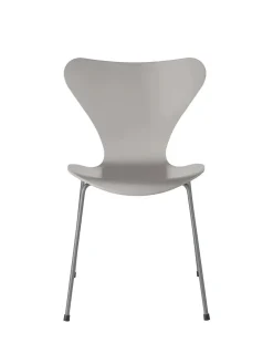 3107 Serie 7 stol lakeret af Arne Jacobsen<Fritz Hansen Online