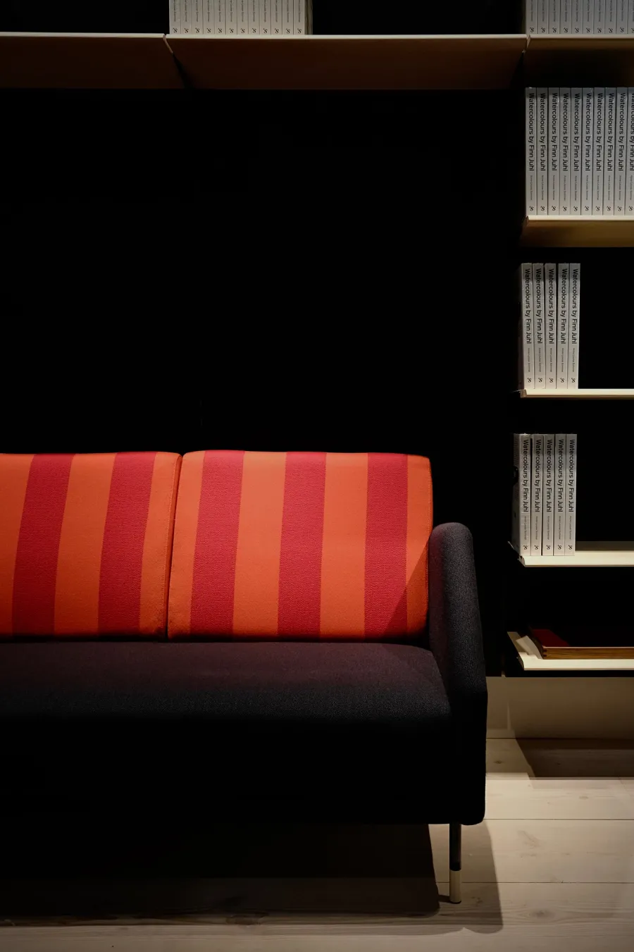 77 Sofa, valnød af Finn Juhl<House of Finn Juhl Outlet