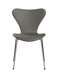3107 stol, fuldpolstret Essential læder lava/krom stel af Arne Jacobsen<Fritz Hansen Hot