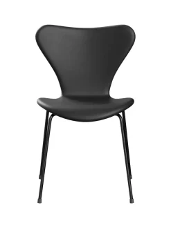 3107 stol, fuldpolstret Essential læder valnød/krom stel af Arne Jacobsen<Fritz Hansen Outlet