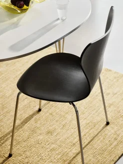 3107 stol i sort ask af Arne Jacobsen<Fritz Hansen New