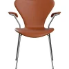 3207 stol m/armlæn, fuldpolstret Essential læder valnød/krom stel af Arne Jacobsen<Fritz Hansen Hot