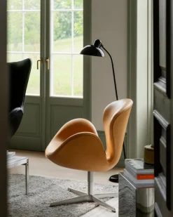 3320 Svanen i læder af Arne Jacobsen<Fritz Hansen Best